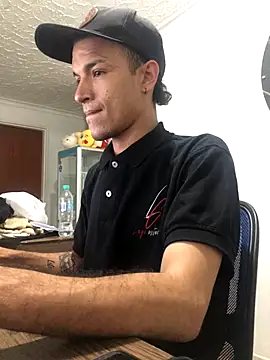 Snapshot of santyrestrepo chatting on October 2025 10:40:01 PM santyrestrepo online show from October 2025 10:40:01 PM