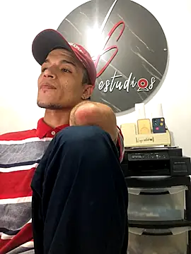 Snapshot of santyrestrepo chatting on October 2025 11:24:02 PM santyrestrepo online show from October 2025 11:24:02 PM