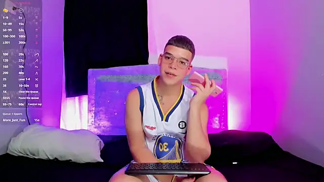 Snapshot of alex_boyy chatting on October 2025 11:09:02 AM alex boyy online show from October 2025 11:09:02 AM