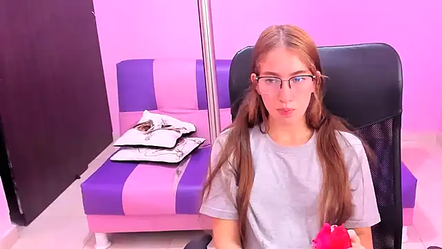 Snapshot of blondie_dirtysquirt chatting on January 2026 07:16:01 PM blondie dirtysquirt online show from January 2026 07:16:01 PM