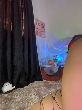 AlannaDollx online show from October 2025 01:34:01 PM