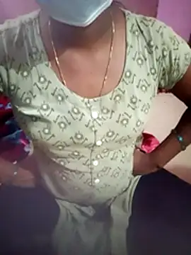 Eswar77 online show from November 2025 04:51:02 PM