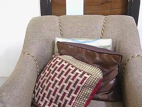 cute zaraa online show from December 2025 04:28:02 AM