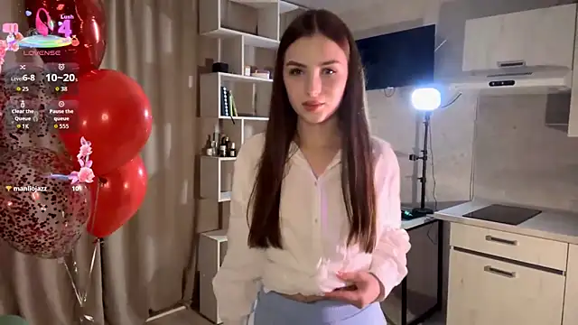 Snapshot of RinaModel chatting on November 2025 08:18:01 PM RinaModel online show from November 2025 08:18:01 PM