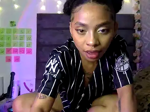 Snapshot of Tina_Dance chatting on December 2025 07:25:02 AM Tina Dance online show from December 2025 07:25:02 AM