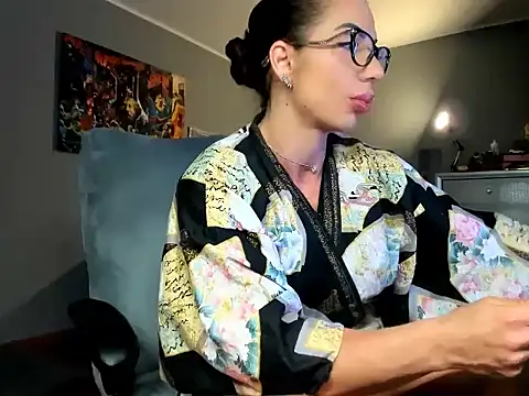 Alesyamuscledollxh online show from February 2026 07:45:01 PM