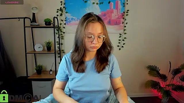 Snapshot of Nuura_Moore chatting on November 2025 01:04:02 AM Nuura Moore online show from November 2025 01:04:02 AM