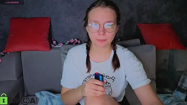 Snapshot of Nuura_Moore chatting on November 2025 01:08:02 AM Nuura Moore online show from November 2025 01:08:02 AM