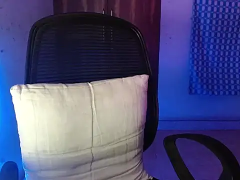 Snapshot of Roiseeee chatting on March 2026 04:38:01 AM Roiseeee online show from March 2026 04:38:01 AM