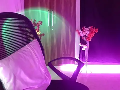 Snapshot of Roiseeee chatting on April 2026 05:12:02 AM Roiseeee online show from April 2026 05:12:02 AM