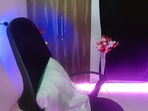 Snapshot of Roiseeee chatting on April 2026 04:39:01 AM Roiseeee online show from April 2026 04:39:01 AM