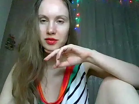 Lynirina online show from May 2026 10:37:02 PM
