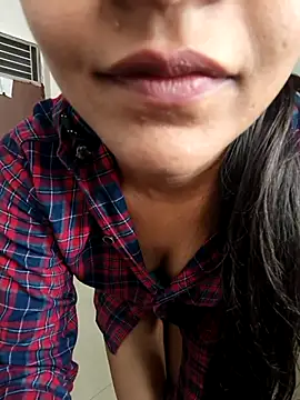 anshika0124 online show from December 2025 05:17:02 AM