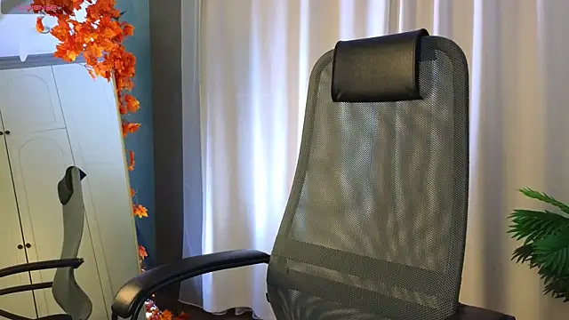 Snapshot of kitsun_ne chatting on November 2025 08:18:01 PM kitsun ne online show from November 2025 08:18:01 PM