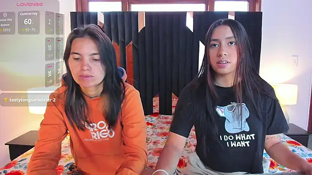 Sofy and Mia online show from October 2025 12:17:02 PM