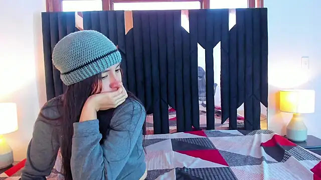 Sofy and Mia online show from November 2025 12:34:01 PM