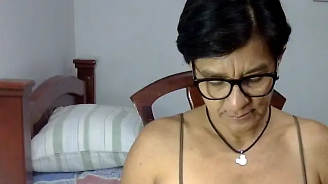 LunaLUVX online show from October 2025 02:45:01 AM