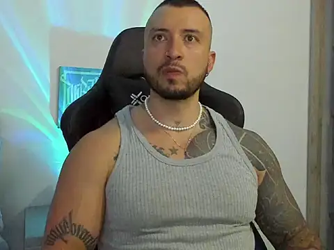 Snapshot of Dave-Max01 chatting on October 2025 10:45:02 PM Dave-Max01 online show from October 2025 10:45:02 PM