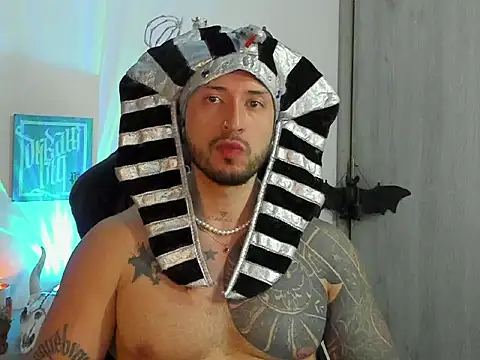 Snapshot of Dave-Max01 chatting on October 2025 11:28:02 PM Dave-Max01 online show from October 2025 11:28:02 PM