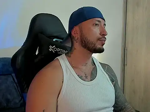 Snapshot of Dave-Max01 chatting on November 2025 12:21:01 AM Dave-Max01 online show from November 2025 12:21:01 AM