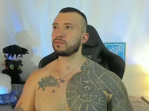 Snapshot of Dave-Max01 chatting on November 2025 11:04:02 PM Dave-Max01 online show from November 2025 11:04:02 PM