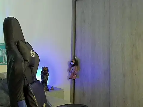 Snapshot of Dave-Max01 chatting on November 2025 03:06:02 AM Dave-Max01 online show from November 2025 03:06:02 AM