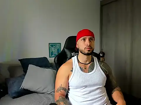 Snapshot of Dave-Max01 chatting on November 2025 03:45:02 PM Dave-Max01 online show from November 2025 03:45:02 PM