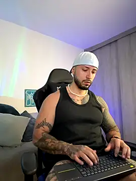 Snapshot of Dave-Max01 chatting on November 2025 09:52:01 AM Dave-Max01 online show from November 2025 09:52:01 AM