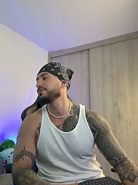 Snapshot of Dave-Max01 chatting on November 2025 02:01:02 AM Dave-Max01 online show from November 2025 02:01:02 AM