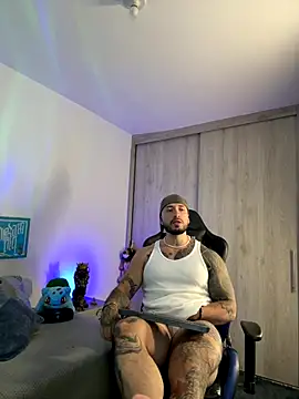 Snapshot of Dave-Max01 chatting on November 2025 02:06:02 PM Dave-Max01 online show from November 2025 02:06:02 PM