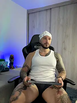 Snapshot of Dave-Max01 chatting on November 2025 02:09:01 AM Dave-Max01 online show from November 2025 02:09:01 AM