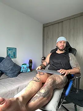 Snapshot of Dave-Max01 chatting on November 2025 02:22:01 PM Dave-Max01 online show from November 2025 02:22:01 PM