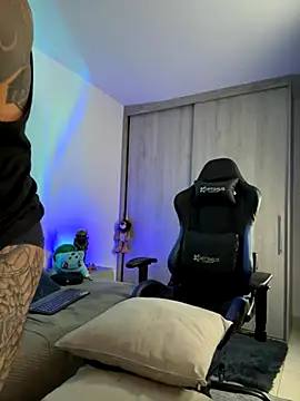 Snapshot of Dave-Max01 chatting on November 2025 03:07:01 AM Dave-Max01 online show from November 2025 03:07:01 AM