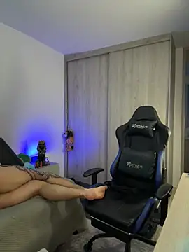 Snapshot of Dave-Max01 chatting on November 2025 02:56:01 AM Dave-Max01 online show from November 2025 02:56:01 AM