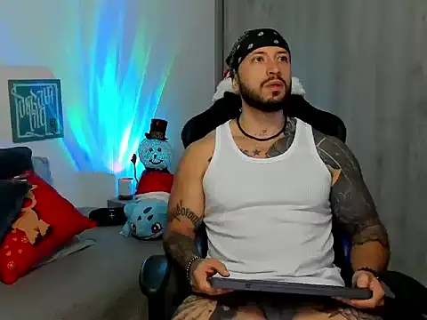 Snapshot of Dave-Max01 chatting on December 2025 10:02:01 AM Dave-Max01 online show from December 2025 10:02:01 AM