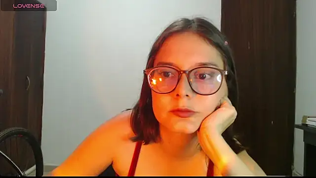 Snapshot of CarlaLorez chatting on October 2025 10:21:02 PM CarlaLorez online show from October 2025 10:21:02 PM