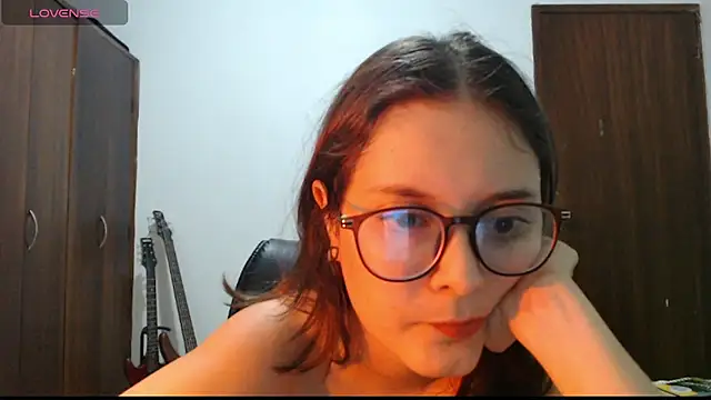 Snapshot of CarlaLorez chatting on December 2025 10:25:01 PM CarlaLorez online show from December 2025 10:25:01 PM