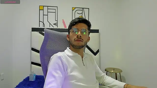 ALANVILLA LOBO online show from October 2025 09:04:01 PM