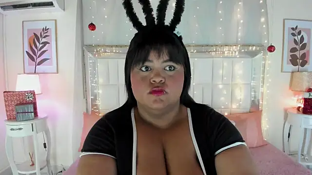 LunaaBlaze online show from December 2025 05:31:02 PM