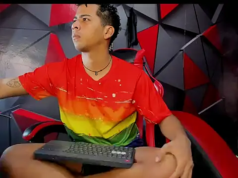 Raphael LatinBoy online show from October 2025 08:20:01 PM