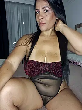 karla-bruni online show from December 2025 10:09:02 AM