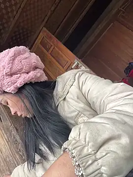 miemie-xx online show from December 2025 02:49:01 AM