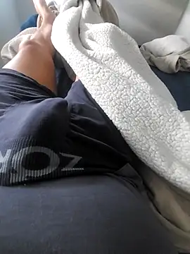 Merlin2310 online show from November 2025 05:51:02 PM