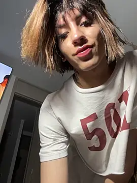 Snapshot of SiaraRealist chatting on March 2026 01:55:02 AM SiaraRealist online show from March 2026 01:55:02 AM