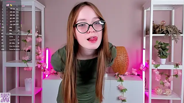 Snapshot of LittleCutieSandy chatting on October 2025 03:29:02 AM LittleCutieSandy online show from October 2025 03:29:02 AM