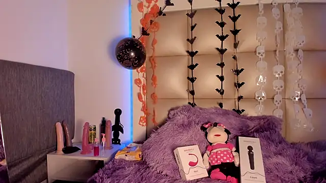 Mia Petitejs online show from October 2025 03:29:02 AM