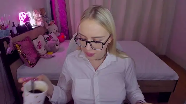 Snapshot of CeaneLino chatting on October 2025 06:50:02 PM CeaneLino online show from October 2025 06:50:02 PM