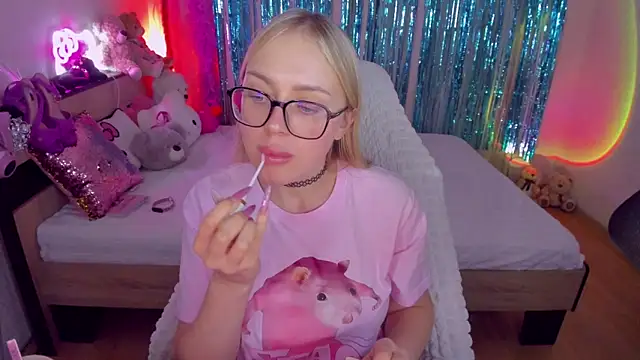 Snapshot of CeaneLino chatting on October 2025 07:38:02 PM CeaneLino online show from October 2025 07:38:02 PM