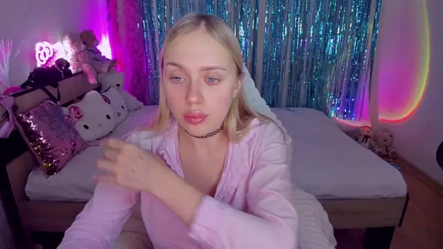 Snapshot of CeaneLino chatting on November 2025 06:53:01 PM CeaneLino online show from November 2025 06:53:01 PM