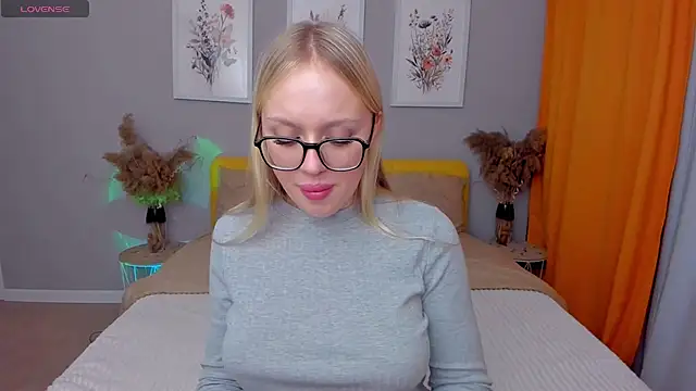 Snapshot of CeaneLino chatting on November 2025 07:46:02 PM CeaneLino online show from November 2025 07:46:02 PM